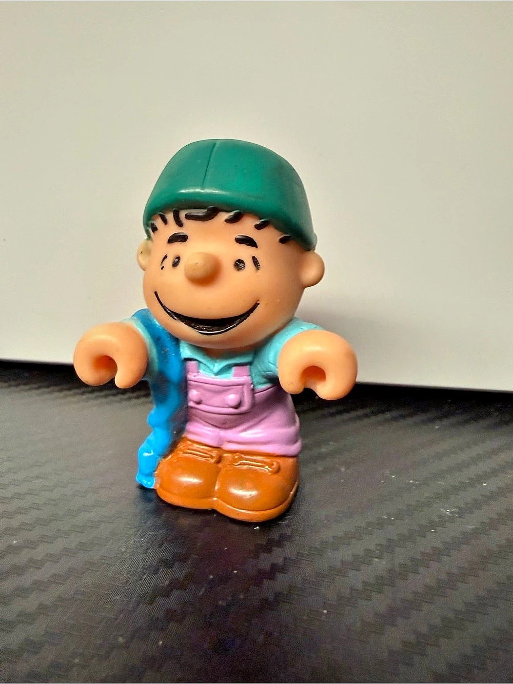 Vintage Peanuts Linus Van Pelt PVC Figure Green Hat Pink Overalls